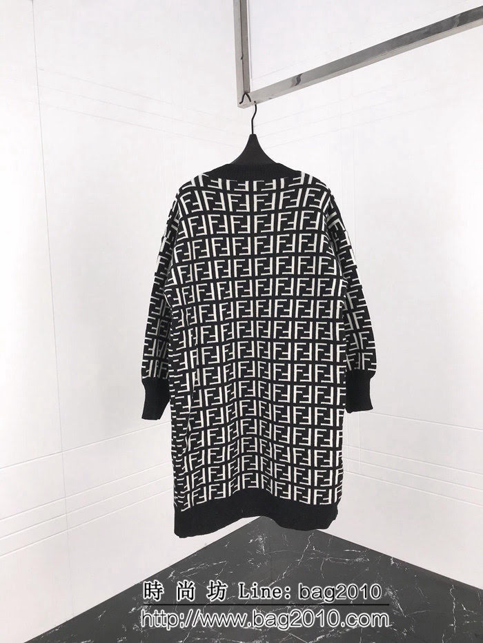 FENDI芬迪 18 Fw 秋冬新款 中長款版 羊毛混紡 女款毛衣開衫 滿LOGO提花設計 ydi2150